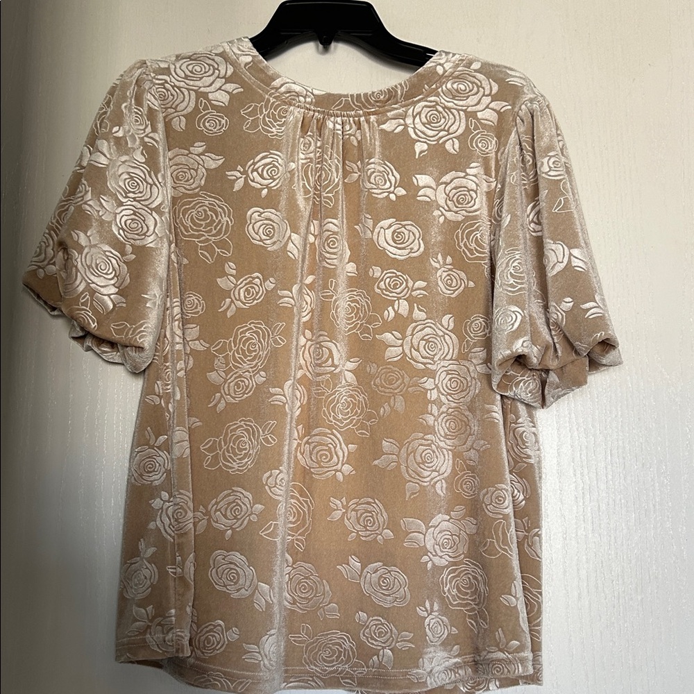 VOY Velvety Beige Floral Blouse
